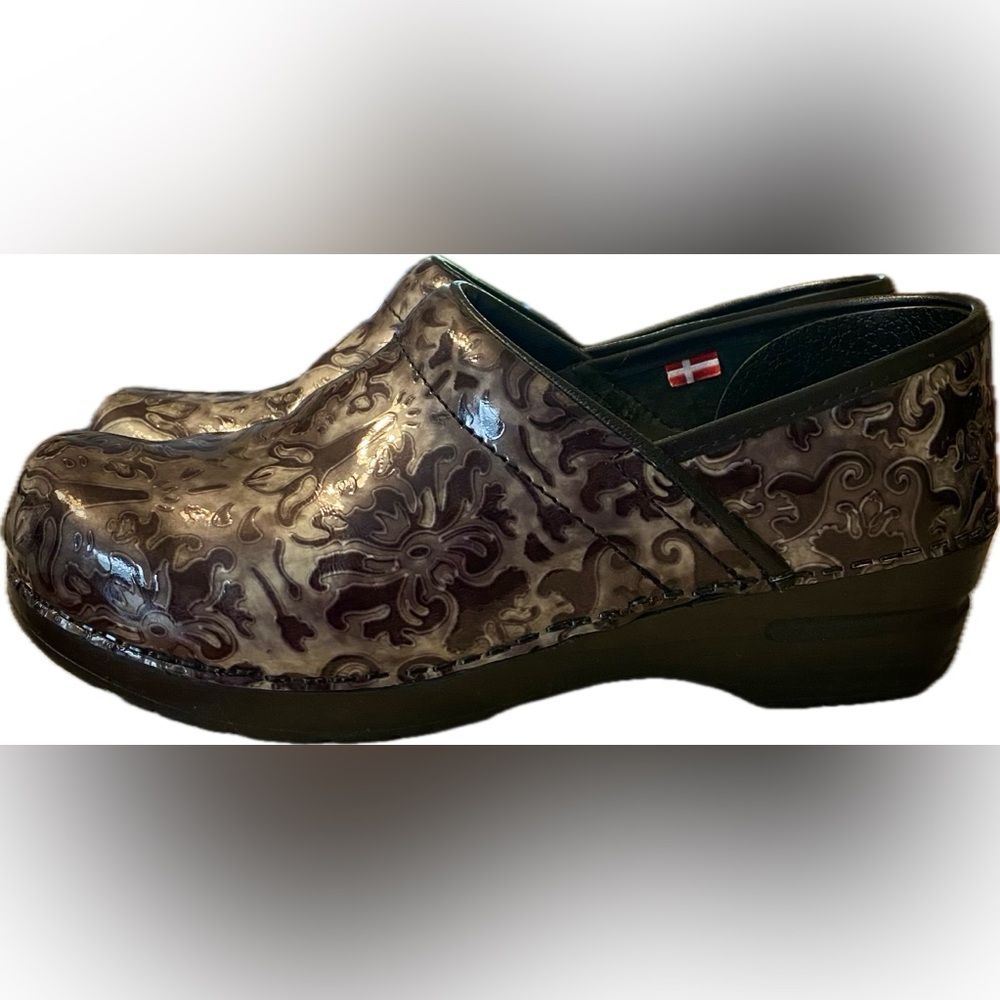 Sanita’s black patterned clogs size 39